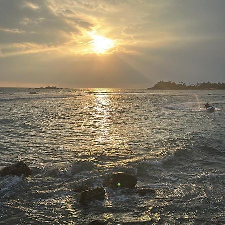 Galle Henna Beach House Unawatuna Bagian luar foto